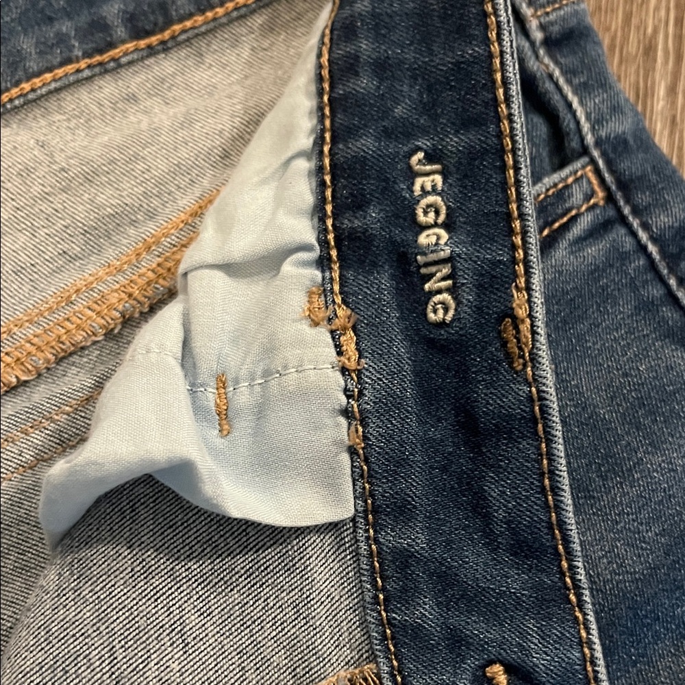 American Eagle Jegging With Button Back Pocket - image 4